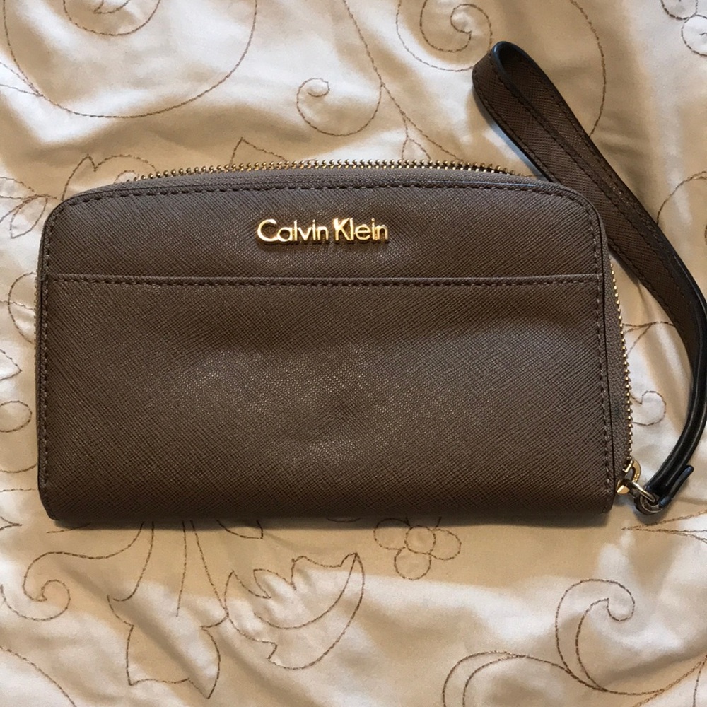 Like new Calvin Klein wallet/wristlet